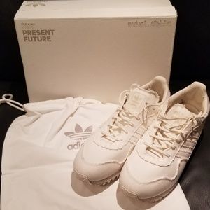 EUC Men's Adidas sneakers